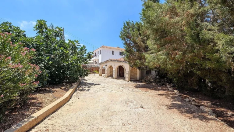 4 Bedroom House for Sale in Paphos – Emba