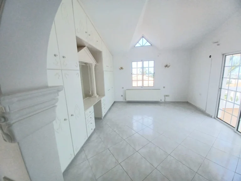 4 Bedroom House for Rent in Konia, Paphos District