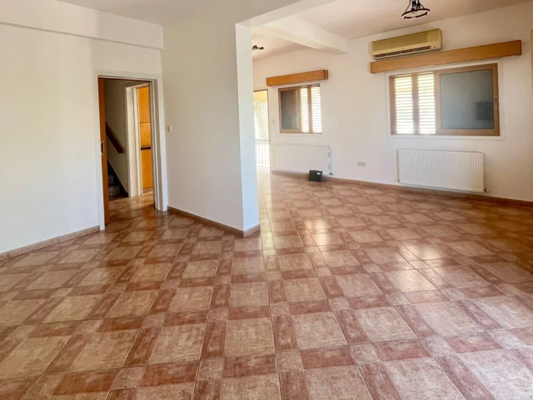 3 Bedroom House for Sale in Agios Dometios, Nicosia District