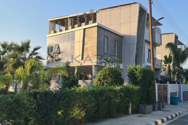 3 Bedroom House for Sale in Agios Tychonas, Limassol District