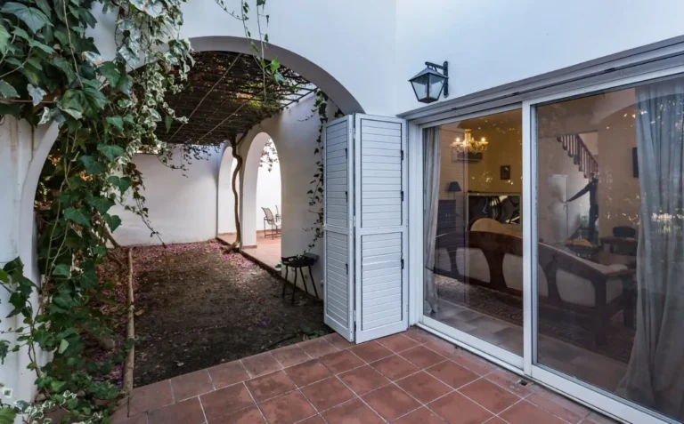 4 Bedroom House for Rent in Kato Paphos