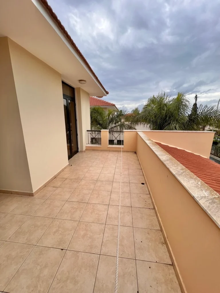 Cheap Houses and Villas for Sale Larnaca up to 800000 euro