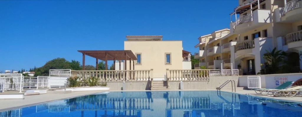 3 Bedroom Apartment for Sale in Paphos – Universal
