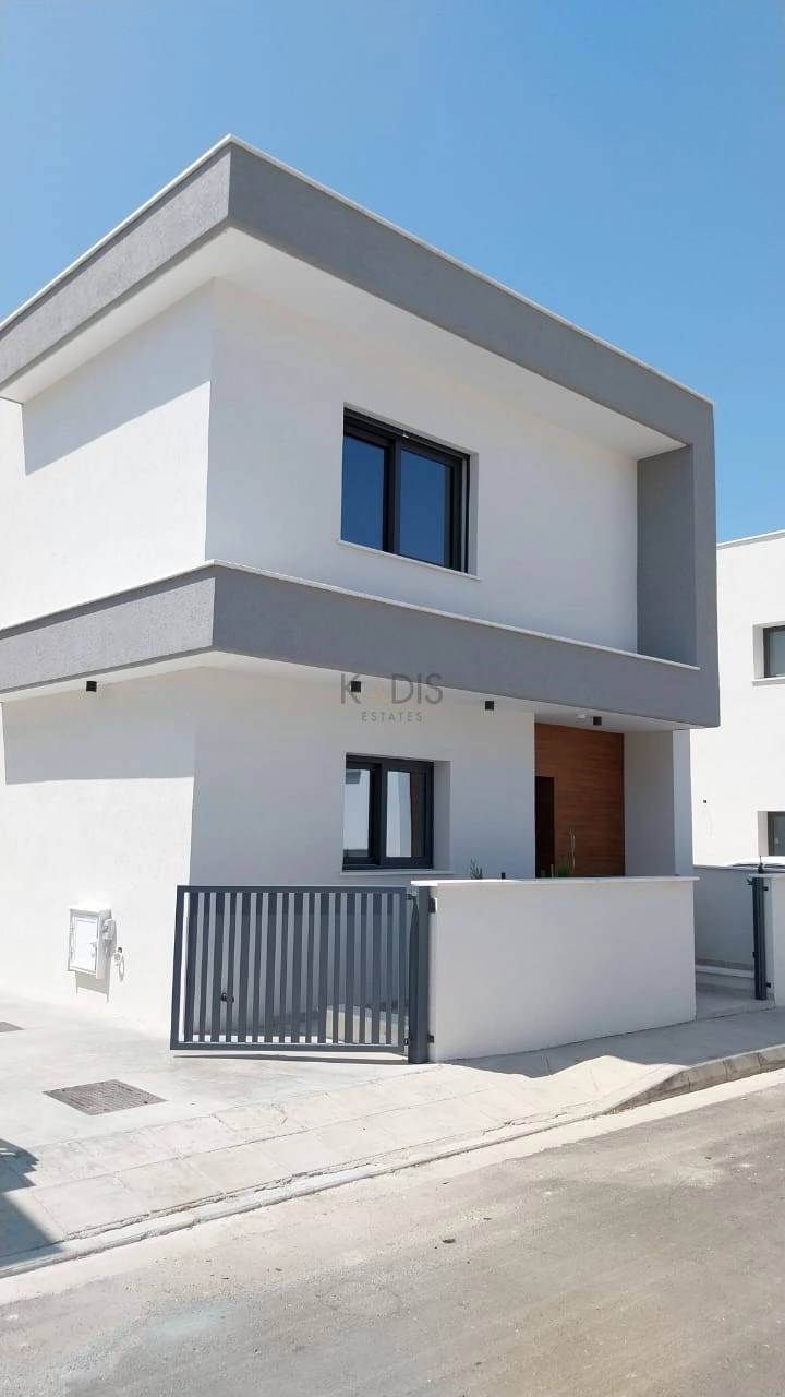 2 Bedroom House for Sale in Agios Tychonas, Limassol District