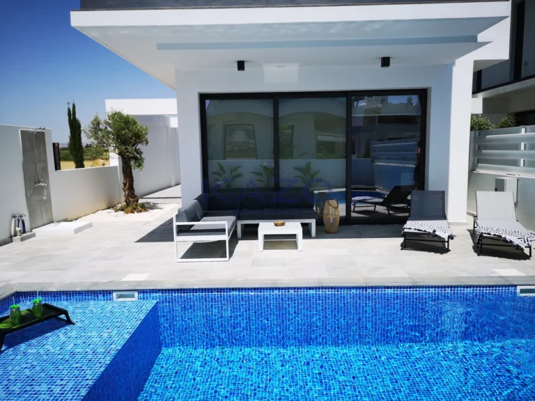 5 Bedroom House for Sale in Oroklini, Larnaca District