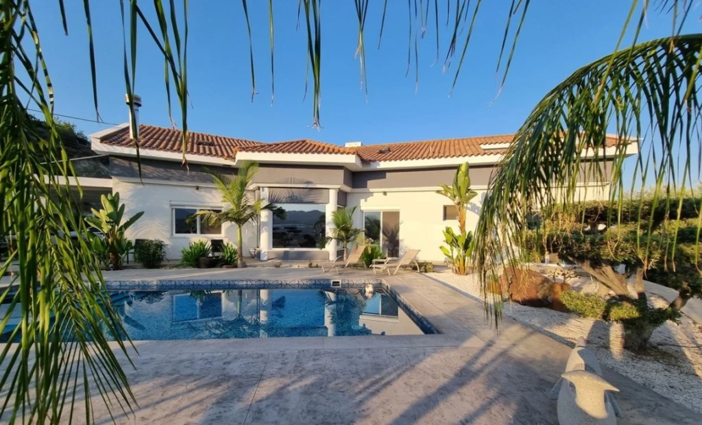 4 Bedroom House for Sale in Monagroulli, Limassol District