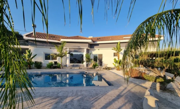 4 Bedroom House for Sale in Monagroulli, Limassol District
