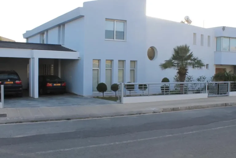 5 Bedroom House for Sale in Paphos – Anavargos