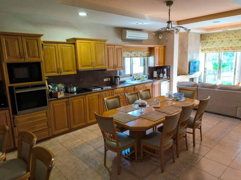 5 Bedroom House for Sale in Aradippou, Larnaca District