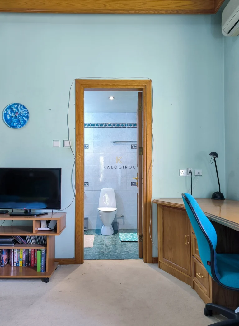 5 Bedroom House for Sale in Aradippou, Larnaca District