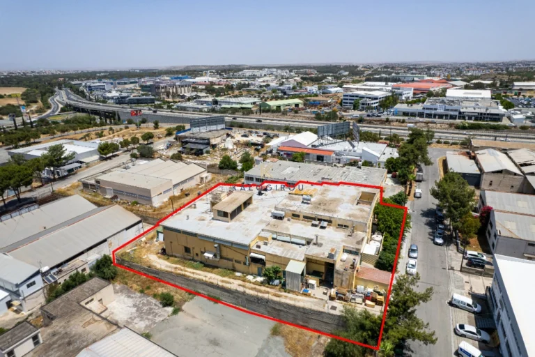 2850m² Commercial for Sale in Strovolos, Nicosia District