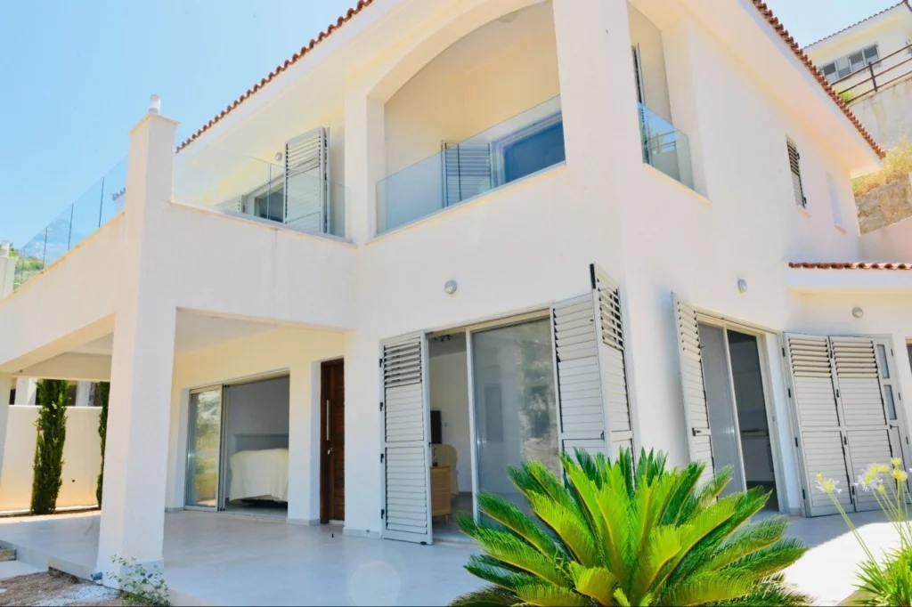 4 Bedroom House for Sale in Kamares, Paphos District
