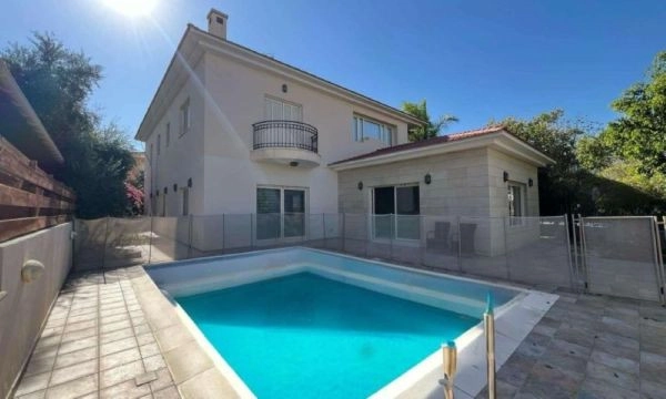 5 Bedroom House for Sale in Aglantzia, Nicosia District