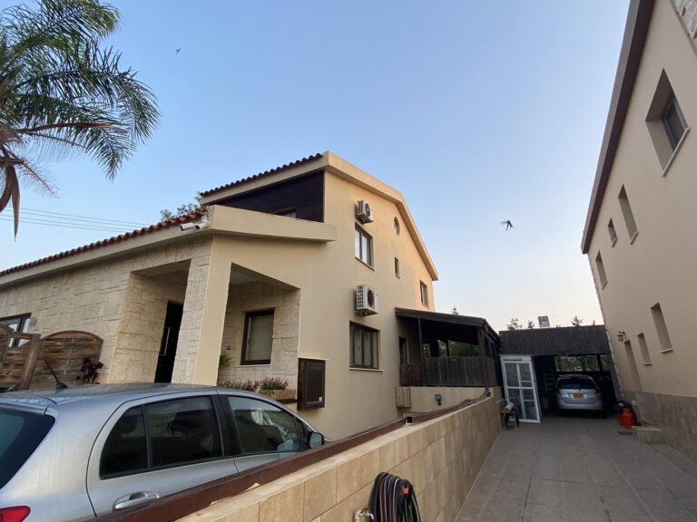 Cheap Houses and Villas for Sale Larnaca up to 400000 euro