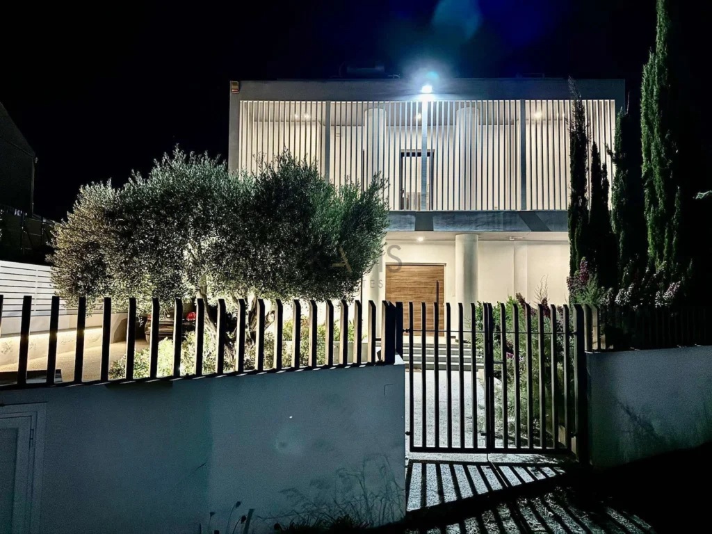 446m² Building for Sale in Latsia, Nicosia District