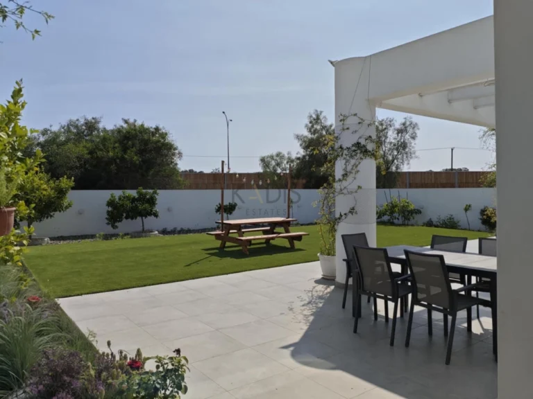 446m² Building for Sale in Latsia, Nicosia District