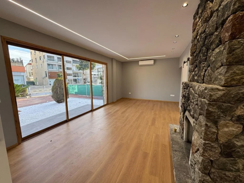 400m² Office for Rent in Limassol District