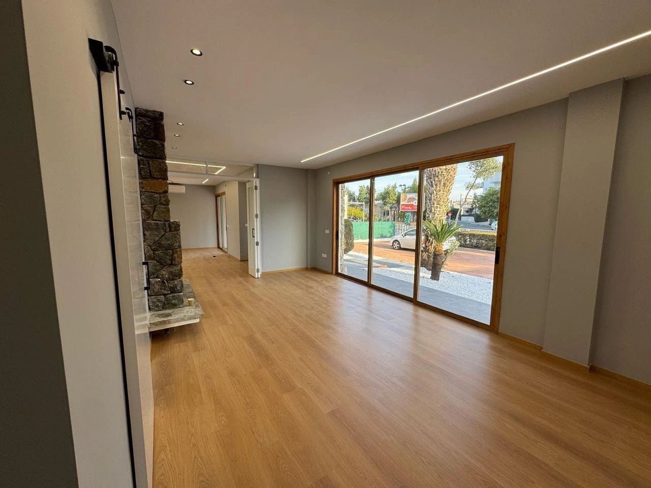 400m² Office for Rent in Limassol District
