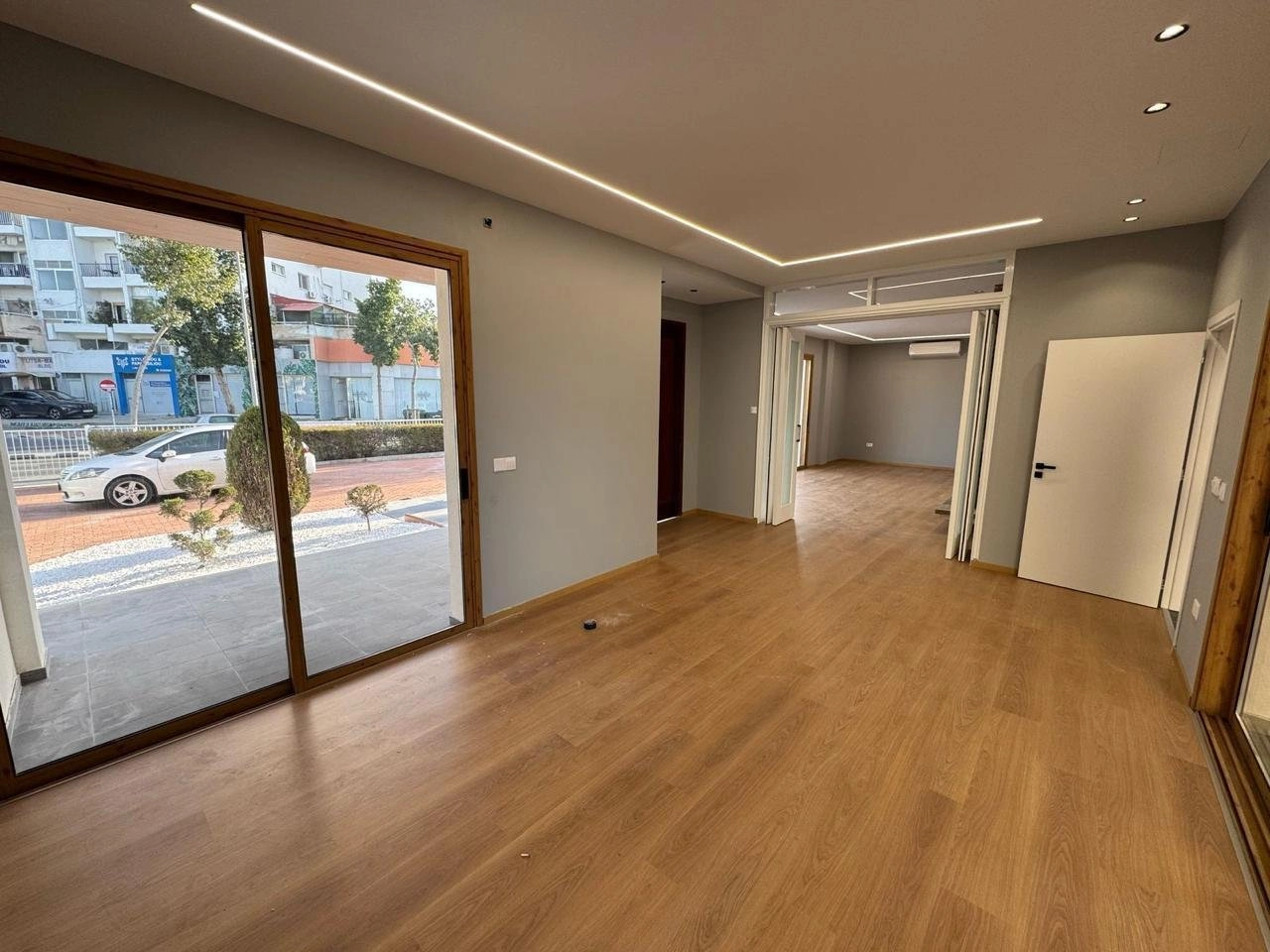 400m² Office for Rent in Limassol District