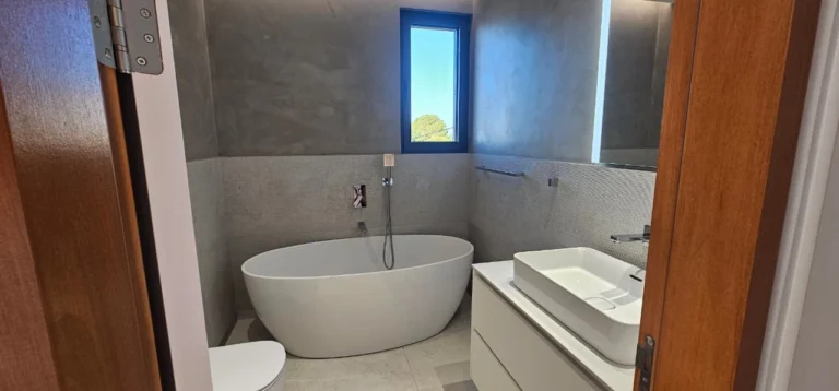 4 Bedroom House for Sale in Limassol – Mesa Geitonia