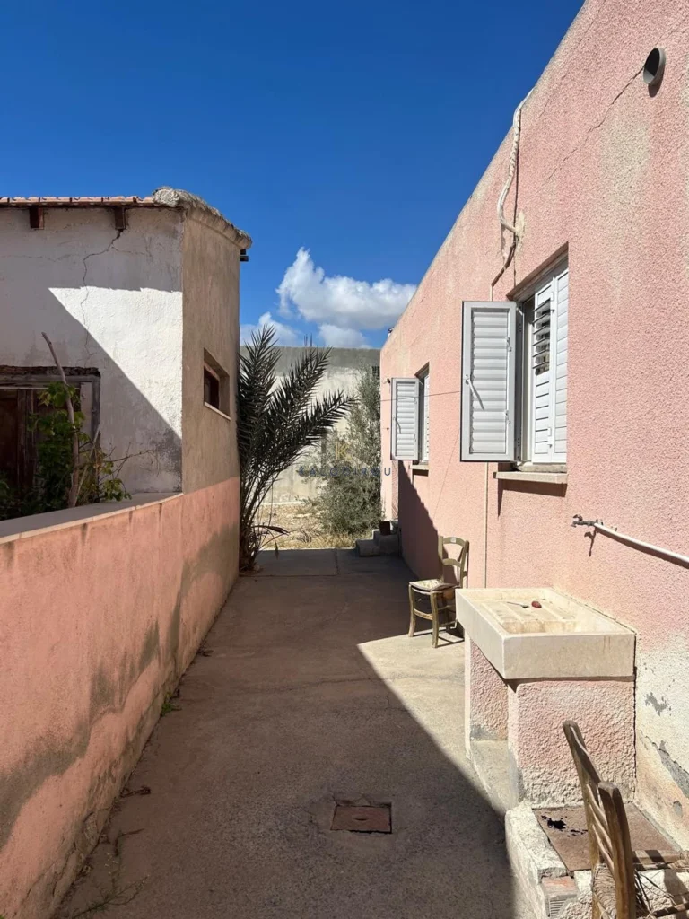 2 Bedroom House for Sale in Aradippou, Larnaca District