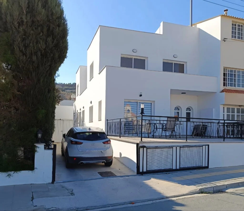 6+ Bedroom House for Sale in Oroklini, Larnaca District