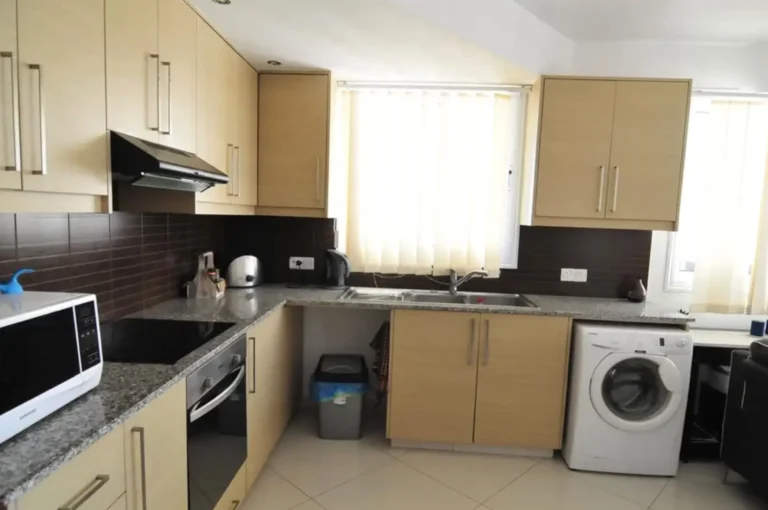 2 Bedroom Apartment for Rent in Larnaca – Finikoudes