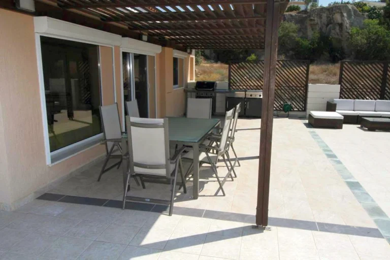 3 Bedroom Apartment for Sale in Paphos – Universal