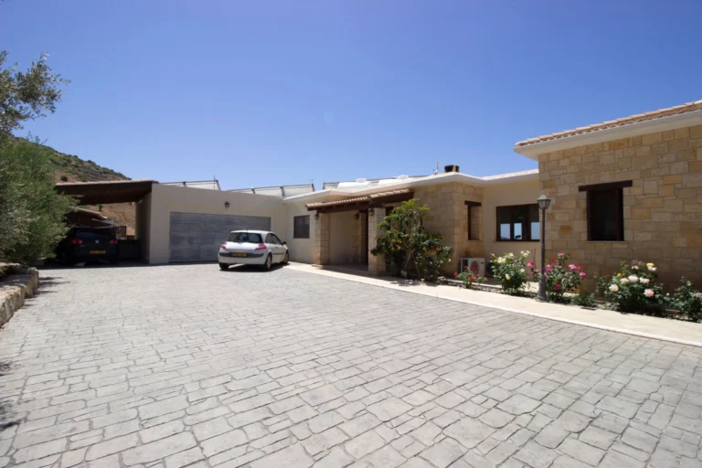 4 Bedroom House for Sale in Episkopi, Paphos District