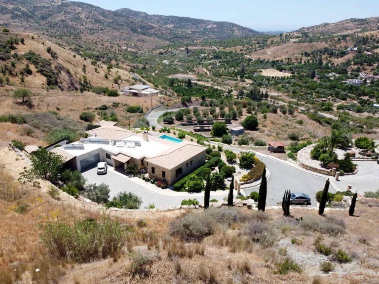 4 Bedroom House for Sale in Episkopi, Paphos District