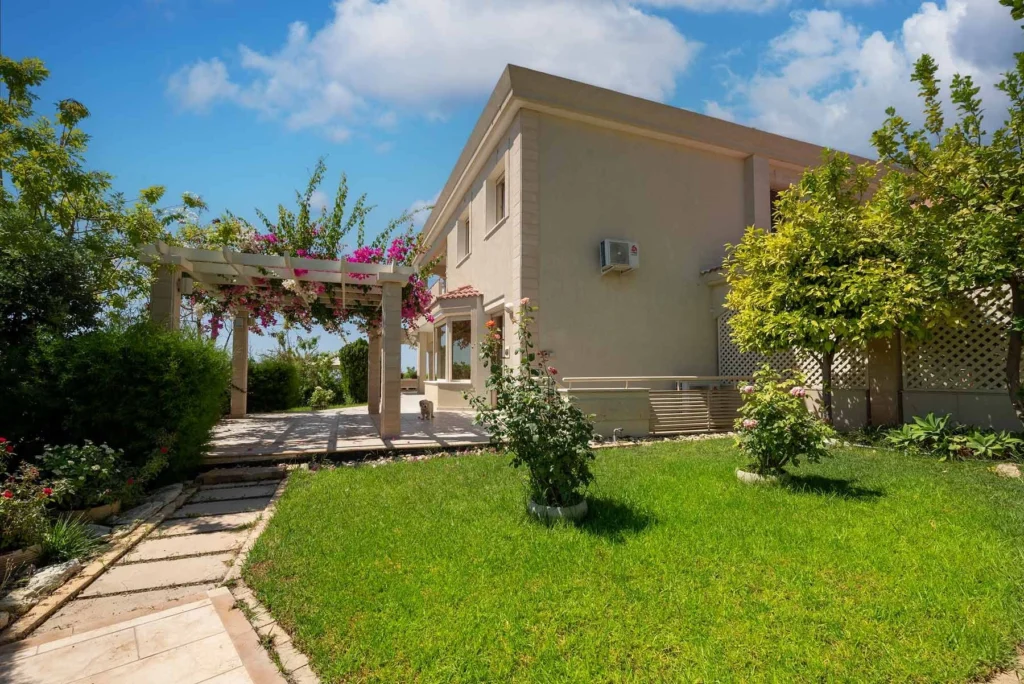 5 Bedroom House for Sale in Agios Tychonas, Limassol District