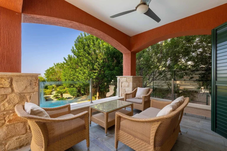 5 Bedroom House for Sale in Neo Chorio Pafou, Paphos District