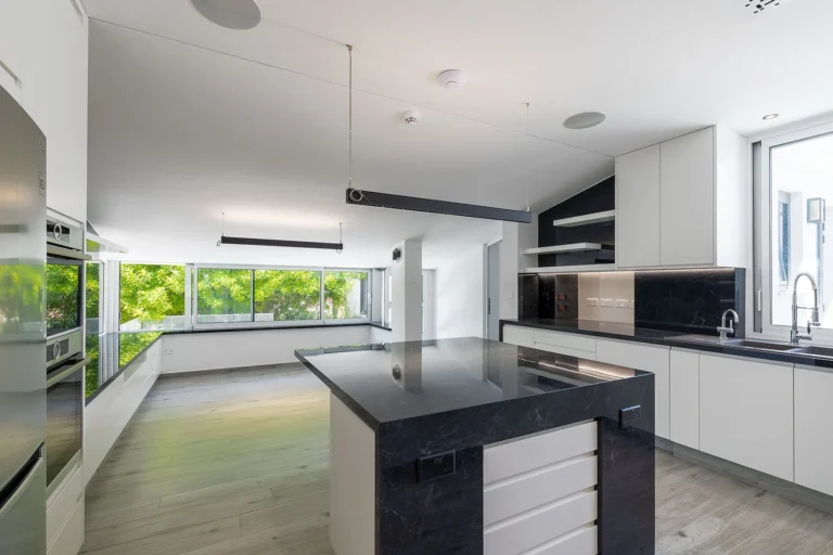 5 Bedroom House for Sale in Kissonerga, Paphos District