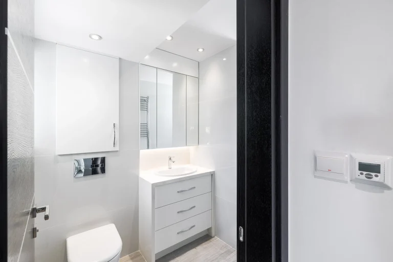 5 Bedroom House for Sale in Kissonerga, Paphos District