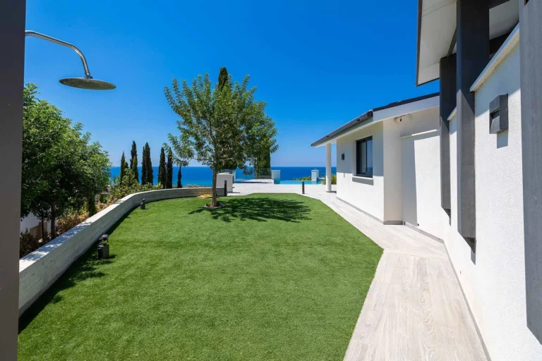 5 Bedroom House for Sale in Kissonerga, Paphos District