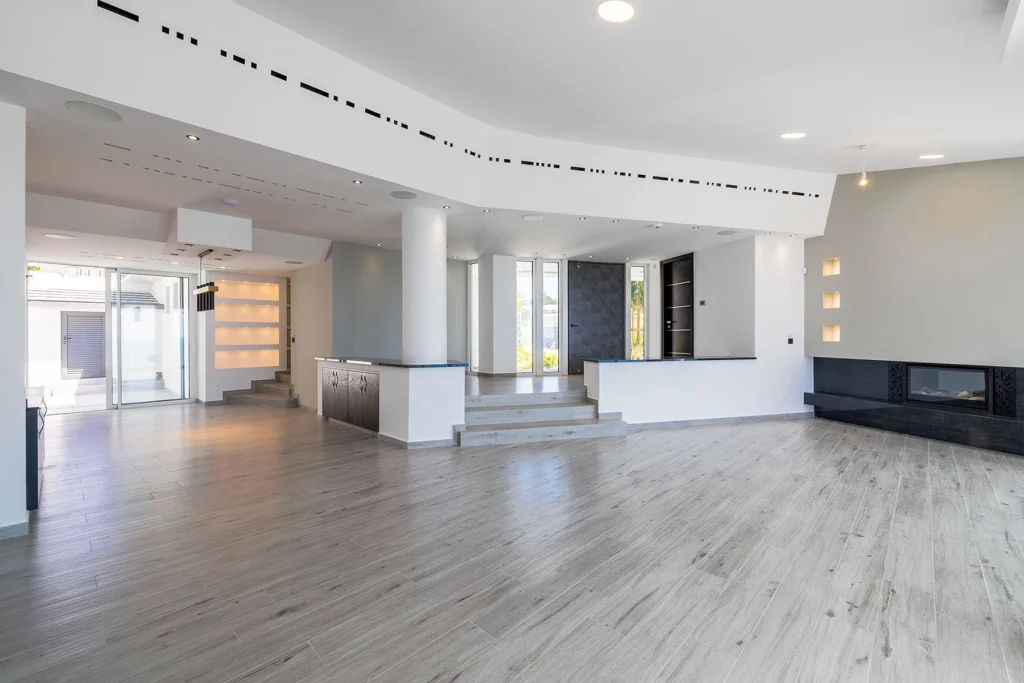 5 Bedroom House for Sale in Kissonerga, Paphos District