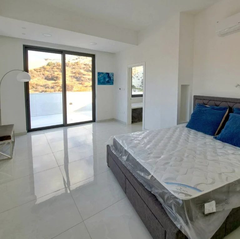 6+ Bedroom House for Sale in Agios Tychonas, Limassol District