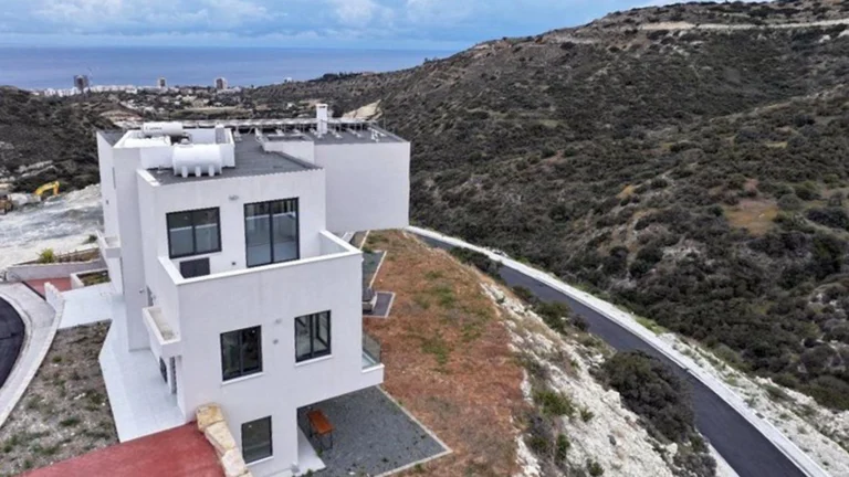 6+ Bedroom House for Sale in Agios Tychonas, Limassol District