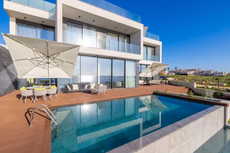 4 Bedroom House for Sale in Tombs Of the Kings, Paphos District