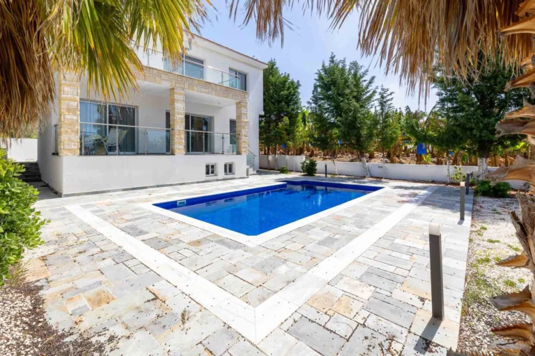 5 Bedroom House for Sale in Kissonerga, Paphos District
