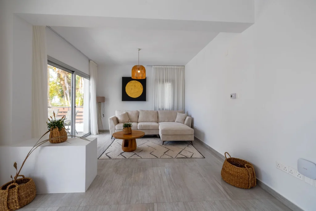 5 Bedroom House for Sale in Kissonerga, Paphos District