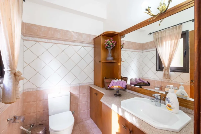 4 Bedroom House for Sale in Mosfiloti, Larnaca District