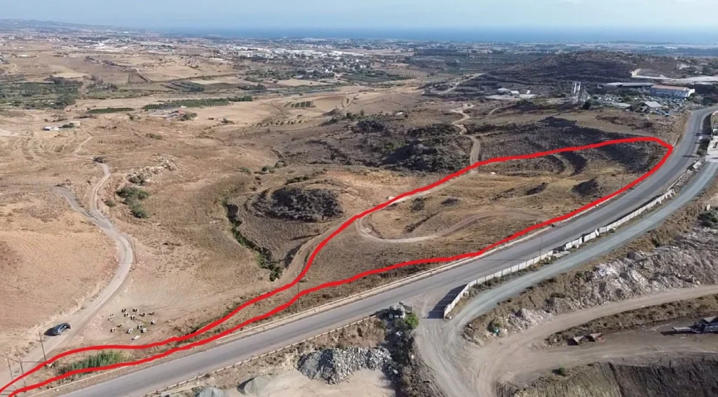 18,560m² Plot for Sale in Agia Varvara, Paphos District
