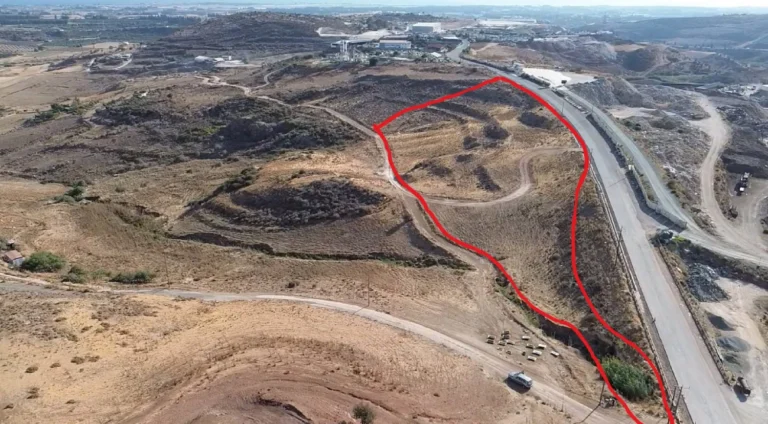 18,560m² Plot for Sale in Agia Varvara, Paphos District
