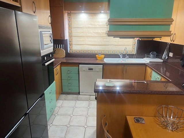 4 Bedroom Apartment for Rent in Agios Tychonas, Limassol District