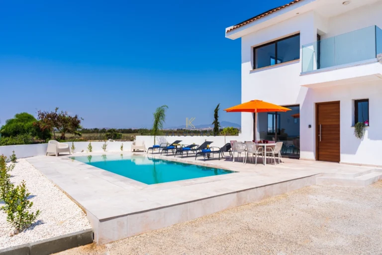 4 Bedroom House for Sale in Pervolia Larnacas