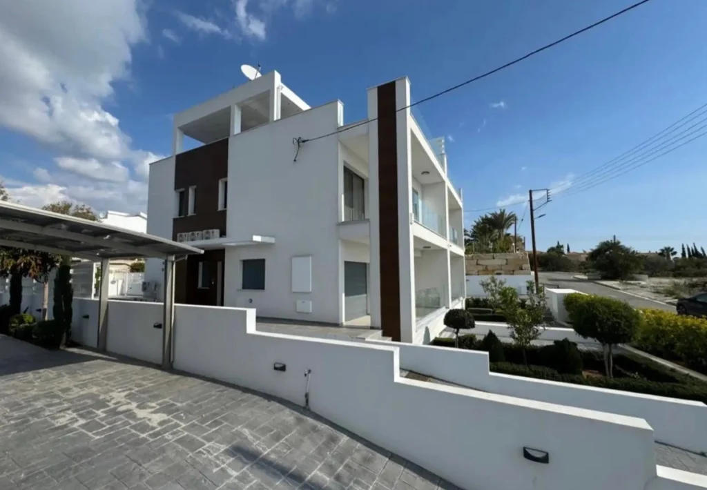 4 Bedroom House for Sale in Agios Tychonas, Limassol District