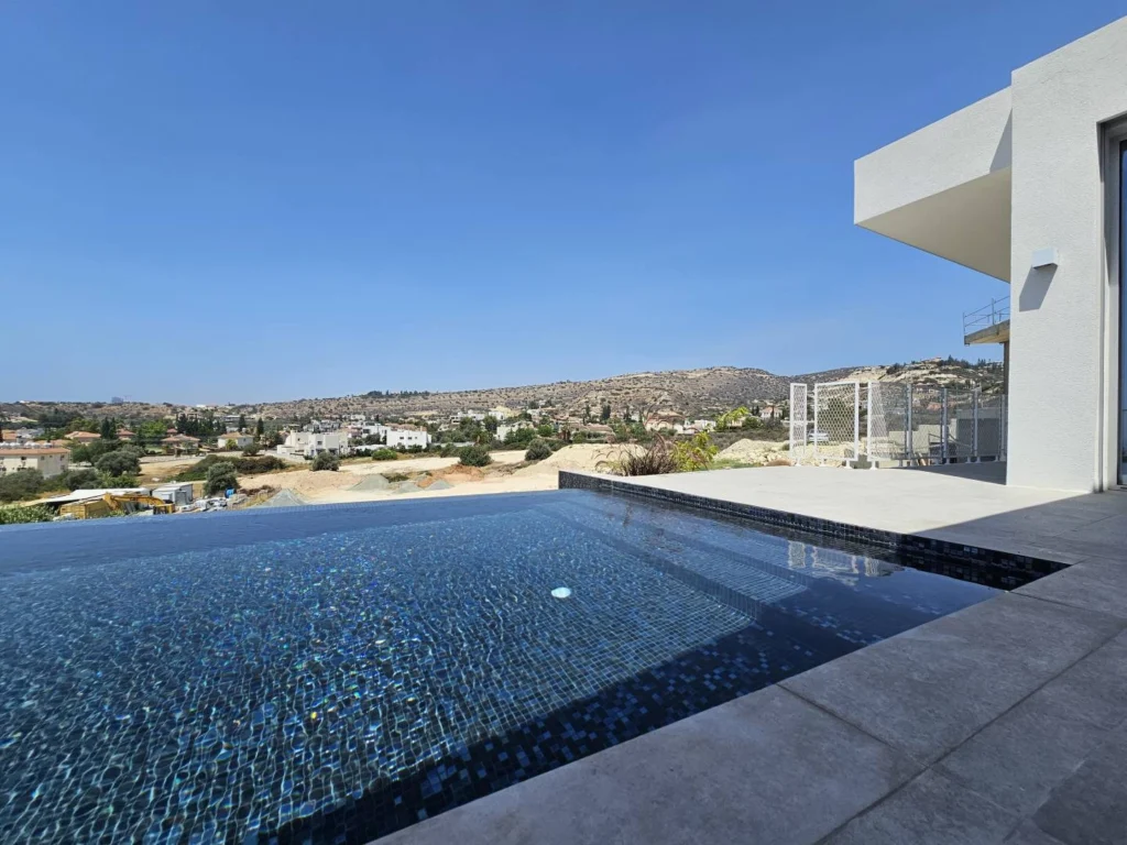 6+ Bedroom House for Sale in Agios Tychonas, Limassol District