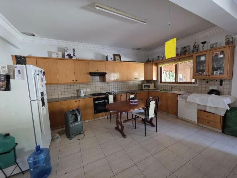 Cheap Houses and Villas for Sale Larnaca up to 600000 euro