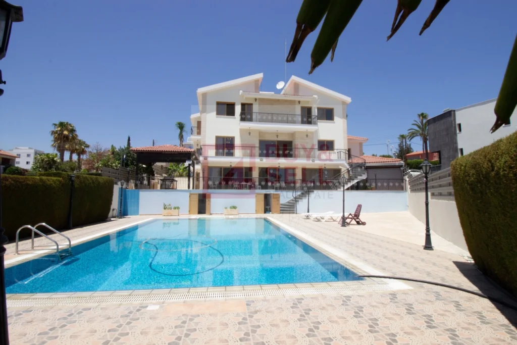 5 Bedroom House for Sale in Limassol – Agios Athanasios